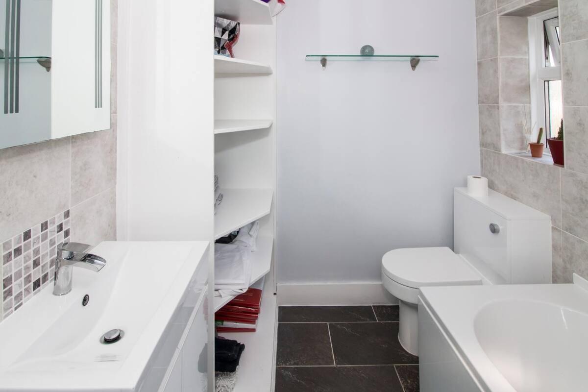 Lovely Rooms In A Quiet Place Of Woking Luaran gambar