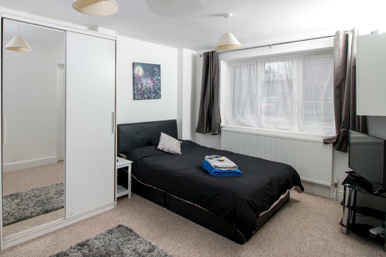 Lovely Rooms In A Quiet Place Of Woking Luaran gambar